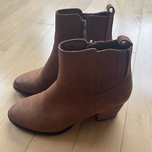 Artica Waterproof Shoes | Size 10